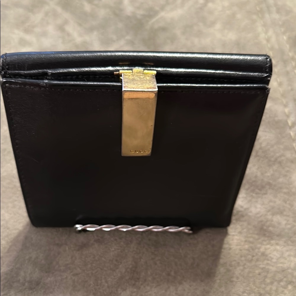 Gucci Black Leather Wallet with Gold Accent Unisex - Picture 2 of 10